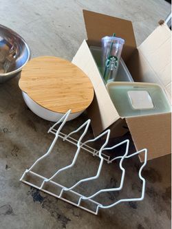 Box of kitchen items - price is for the box