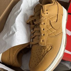New Womens Nike Dunk wheat quilted size 8