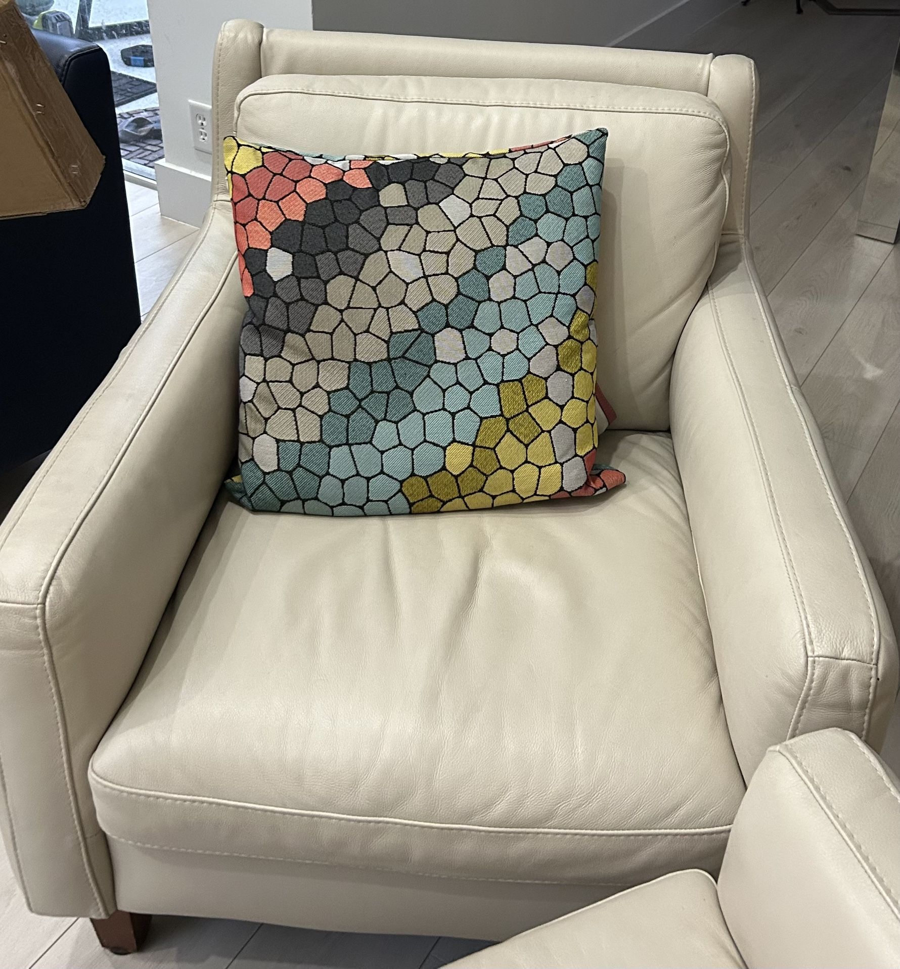 Nattuzi Leather Sofa and Chair