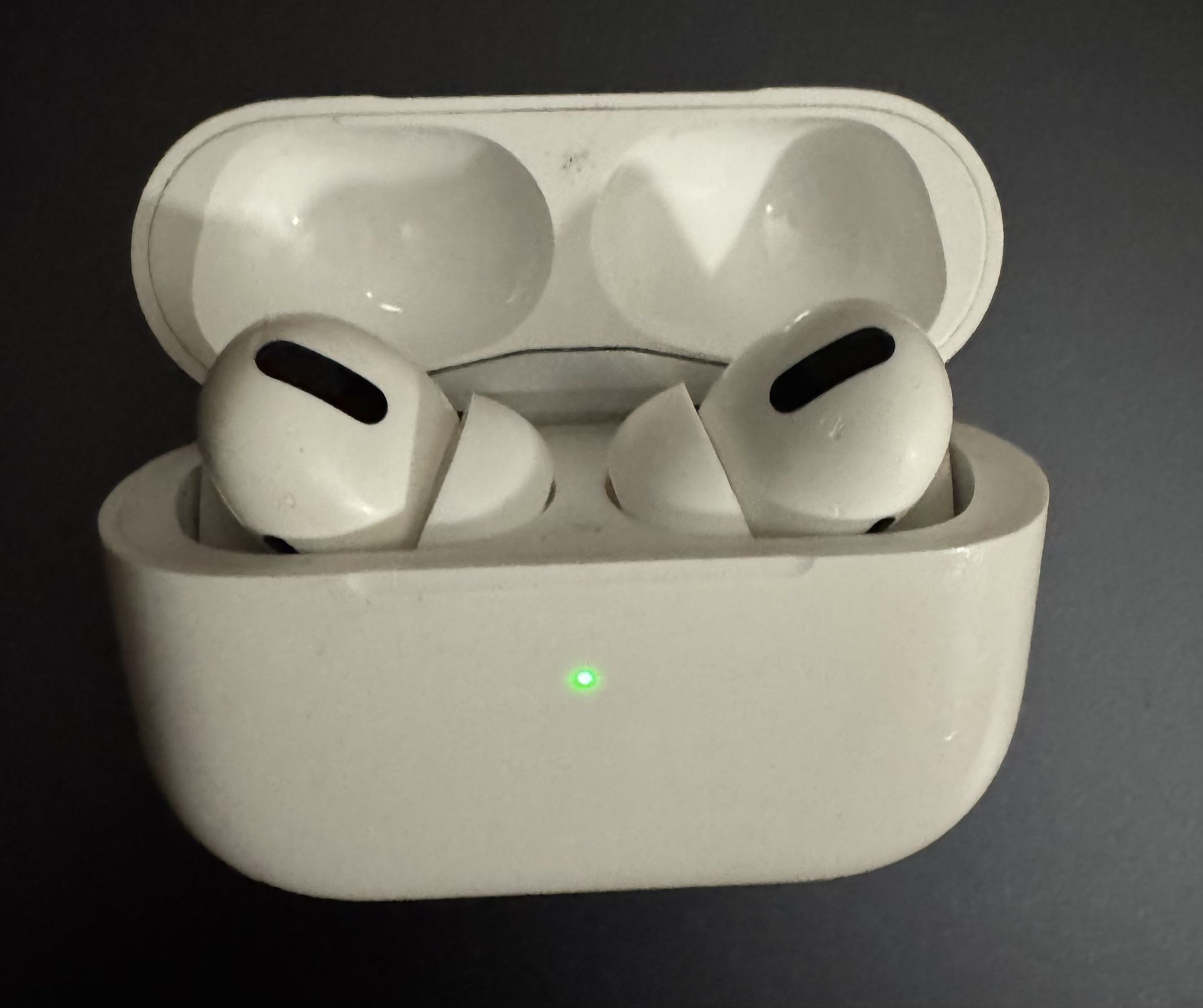 Apple AirPods Pro (1st Gen) with Charging Case