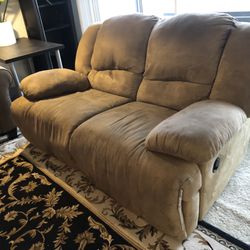 Leather loveseat recliner