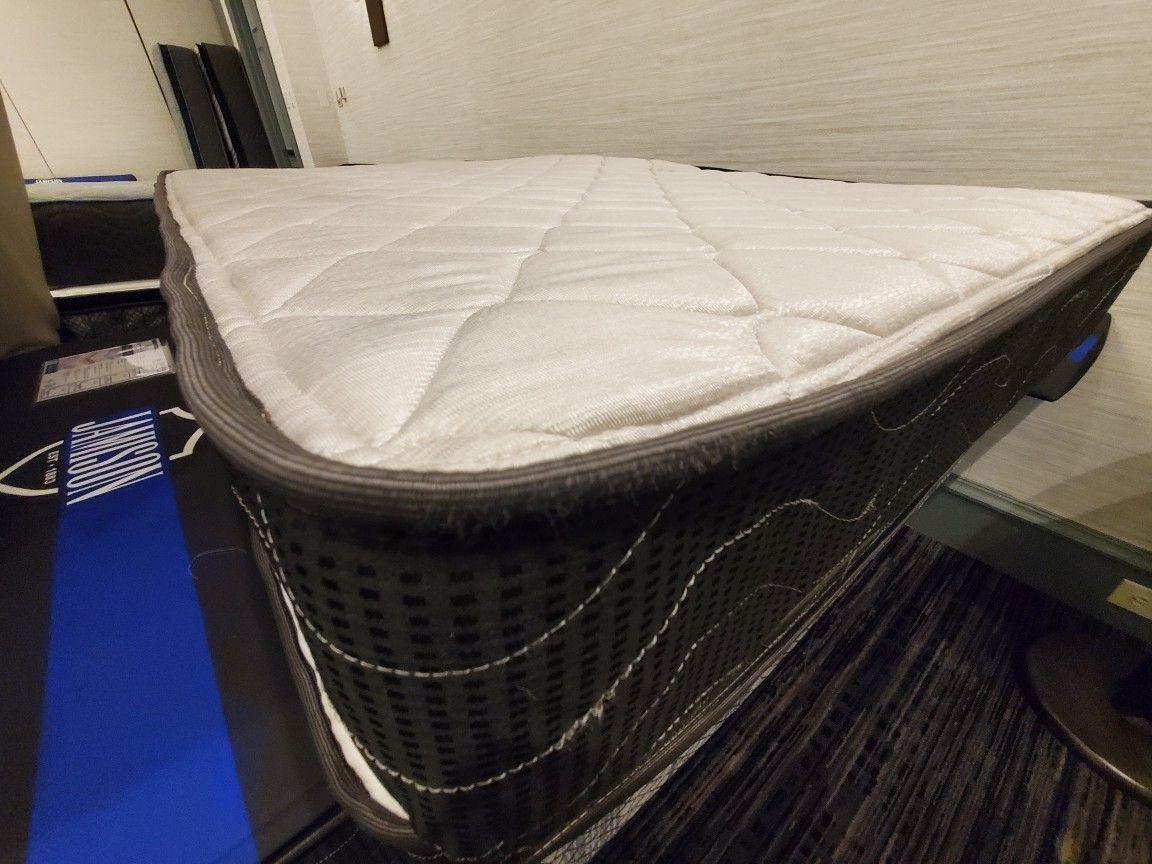 Twin Plush Mattress New Sealed Plastic