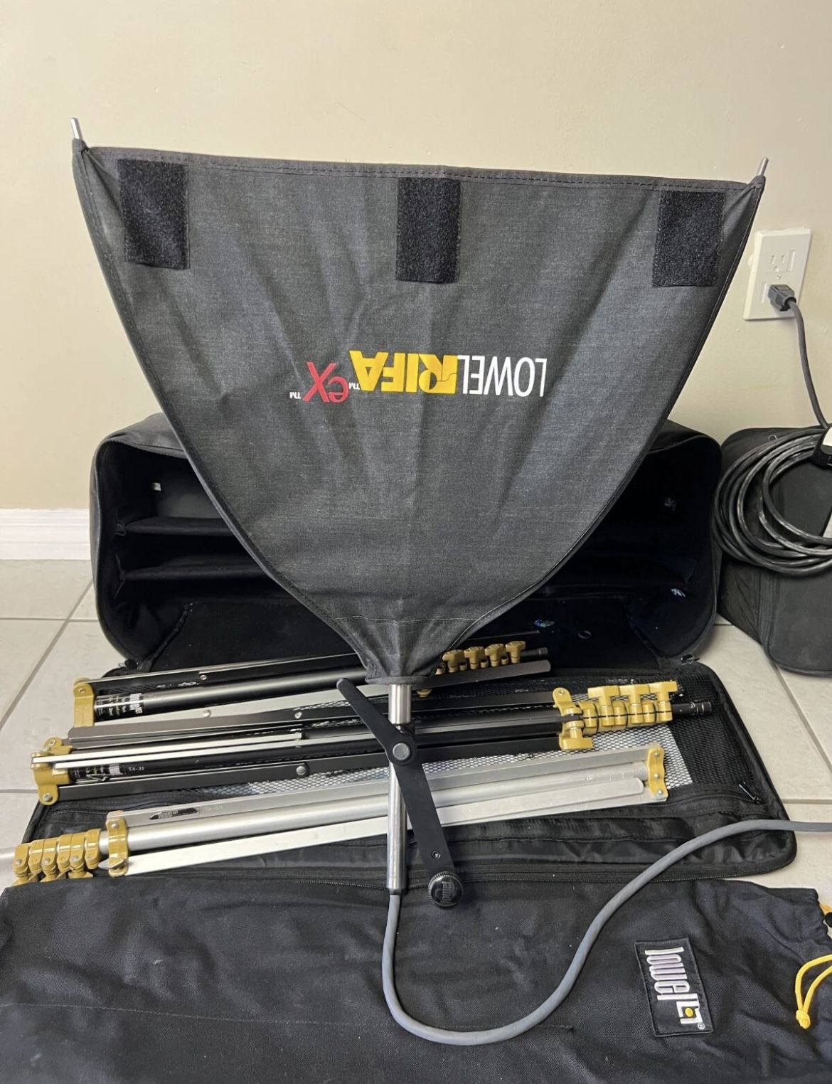 Lowel Rifa eXchange LC-55 EX + Softbox Light + Omni Stand + Carry Case + GIFTS