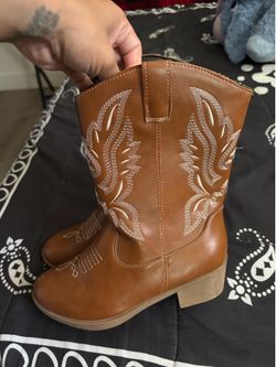 Girl boots size 2