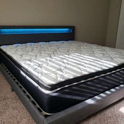 NEW KING-SIZE PILLOW TOP MATTRESS AND BOX SPRING 🆕️