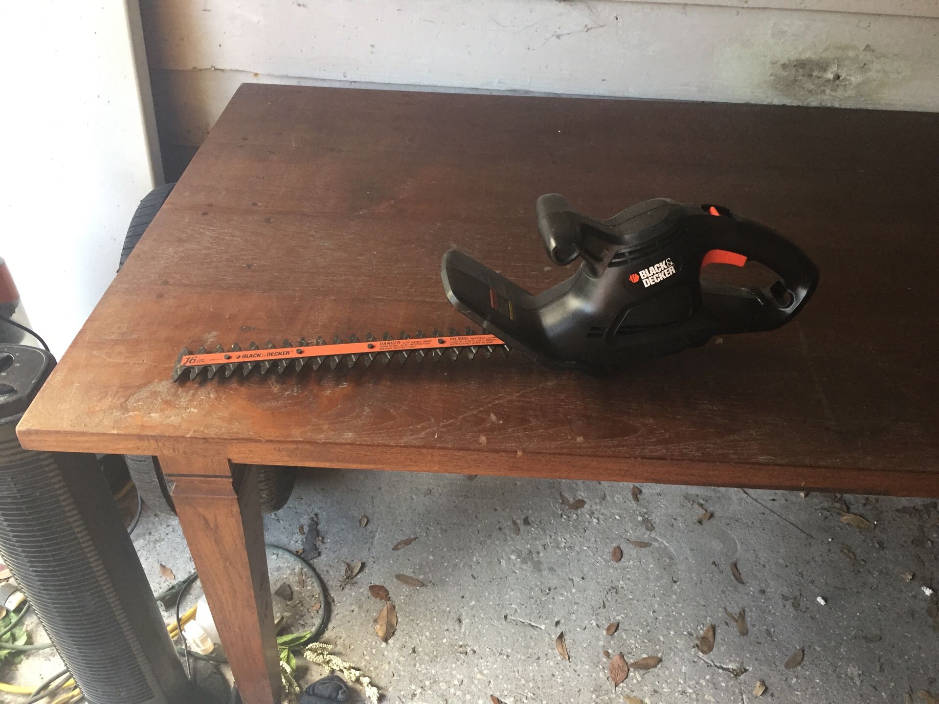 Black and decker hedge trimmer