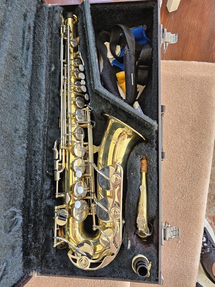 Yamaha Yas 23 Saxophone In Hard Case