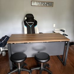 Impeccable Almost New Modern Black/Wooden Desk