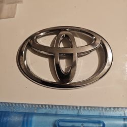 11-14Toyota Camry / Matrix Trunk Emblem