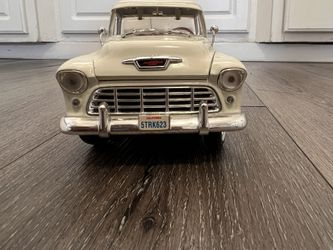 Diecast 1/18 Scale ERTL American Muscle Models 1955 Chevy 3100 Cameo Truck