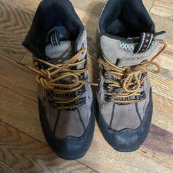 Boys Size 5 Hiking Boots
