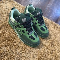 Louis Vuitton $450 Size 11