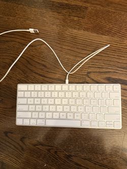 Apple Magic Keyboard ā White/Silver