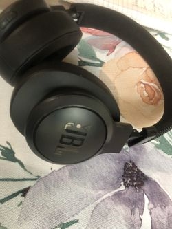 JBL Live-around ear wireless headphone with noise cancellation 