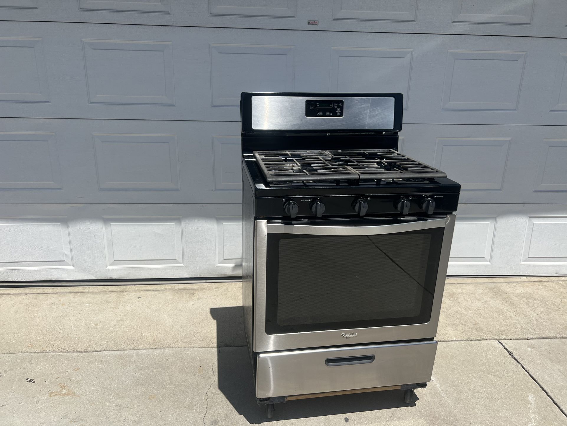 BLACK WHIRLPOOL GAS STOVE RANGE IN GOOD CONDITION