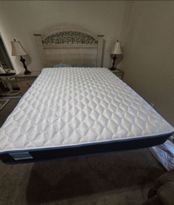 Queen Mattress like new