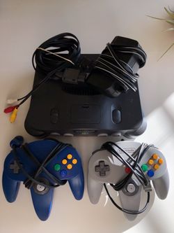 N64 CONSOLE w/2 CONTROLLERS 🎮🎮 🙌!!