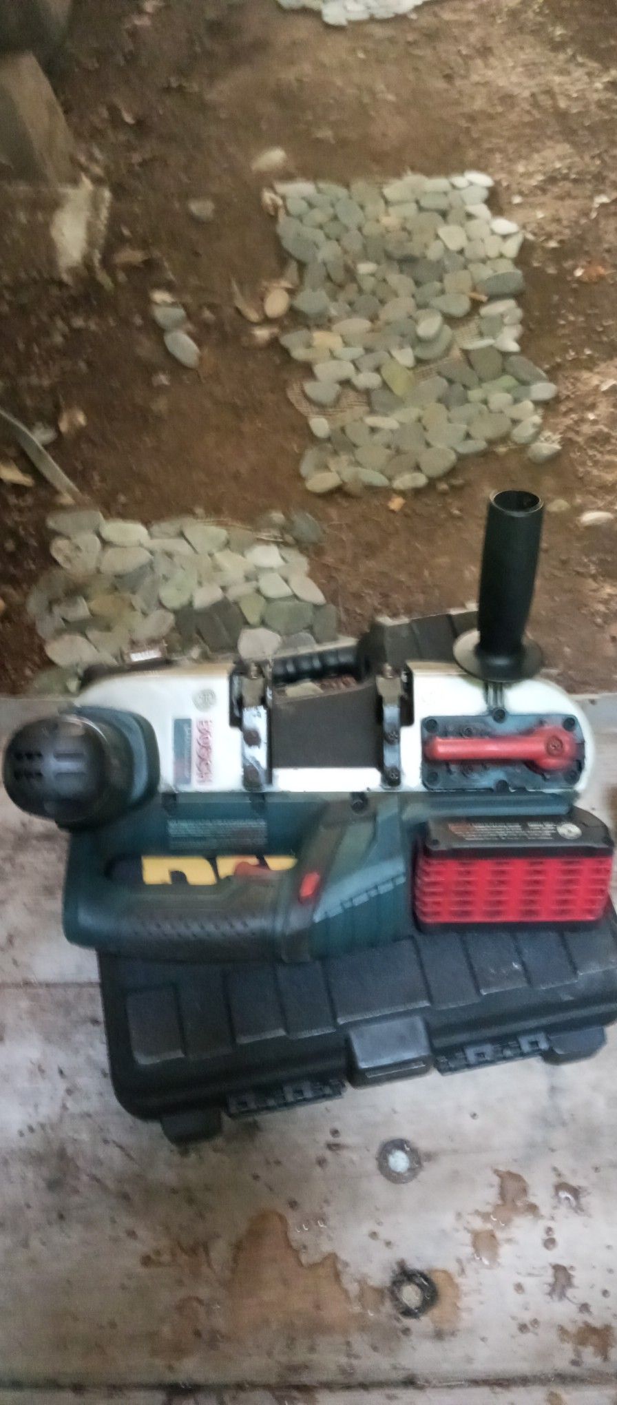 Boche Portable Ban Saw One Battery No Charger