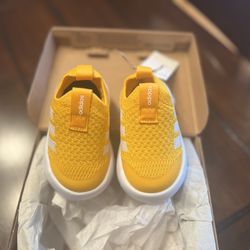 ADIDAS- Kids Bubble Comfy Yellow Size 5