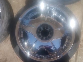 E.MR product no center caps Universal need tires are no good