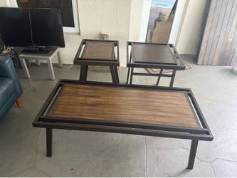 Center and side tables like new