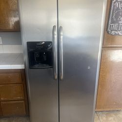 Frigidaire Refrigerator 