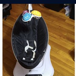 4moms mamaRoo 4 Baby Swing, Bluetooth Baby Rocker with 5 Unique Motions, Smooth, Nylon Fabric, Black Classic