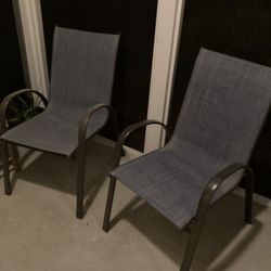 2 Outdoor Patio Chairs