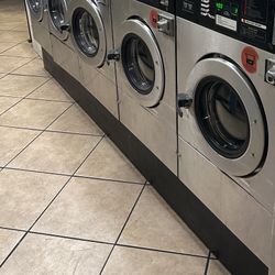 Commercial Wahing Machines 