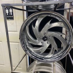 24” Artis Staggered Wheels