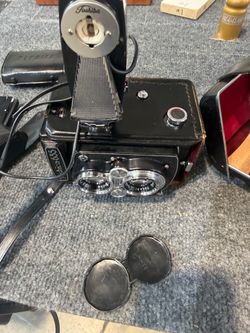 Yashica-635 Black TLR 120 Film Camera w/ Case, Lens Caps & Accessories