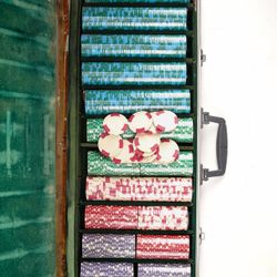 Competition 11.5 Gram X 600 Poker Chips Sealed In Plastic And In A Case   Very Nice  Chips