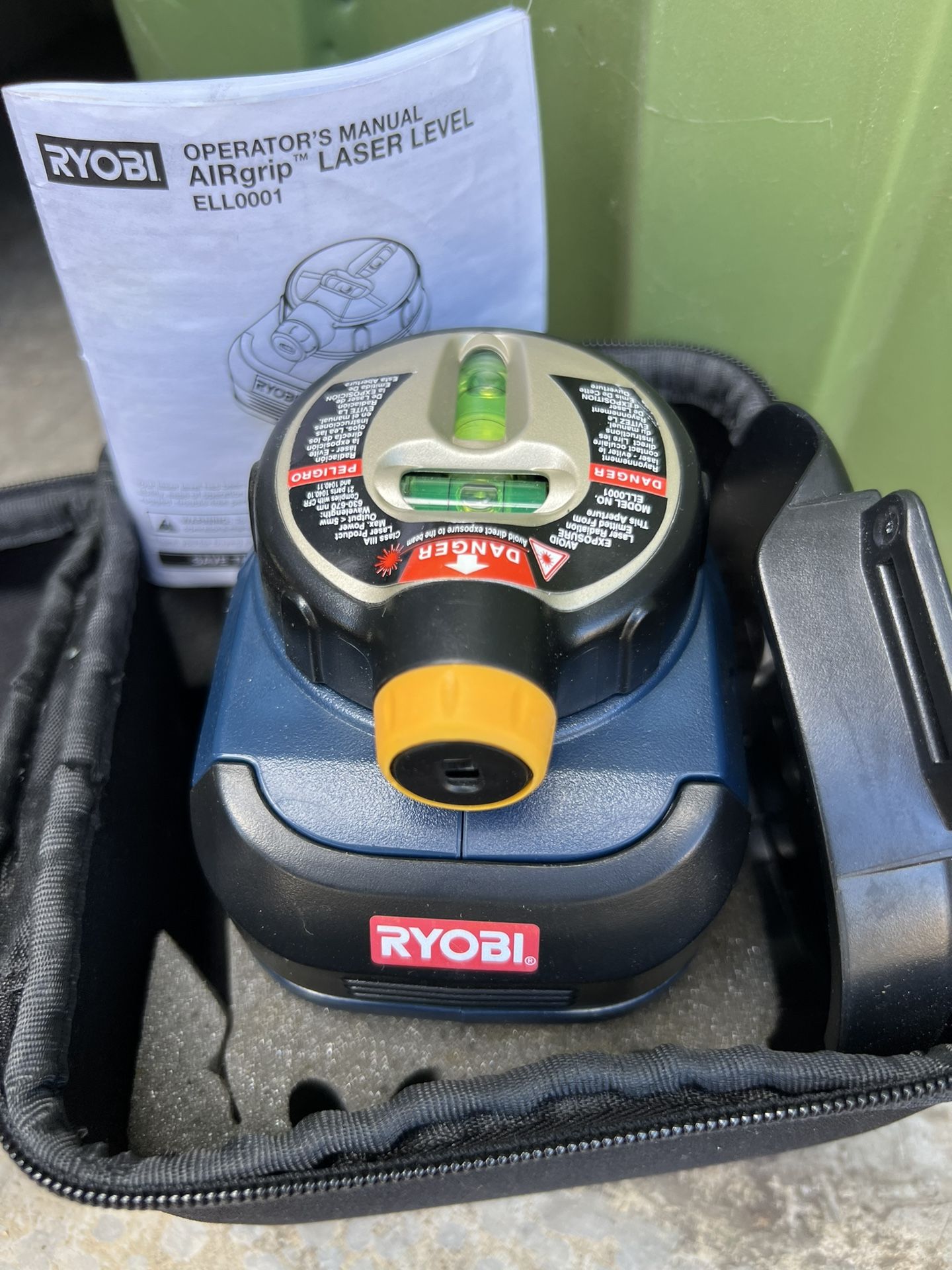 RYOBI AIR grip Laser Level Model ELL0001 w/Case