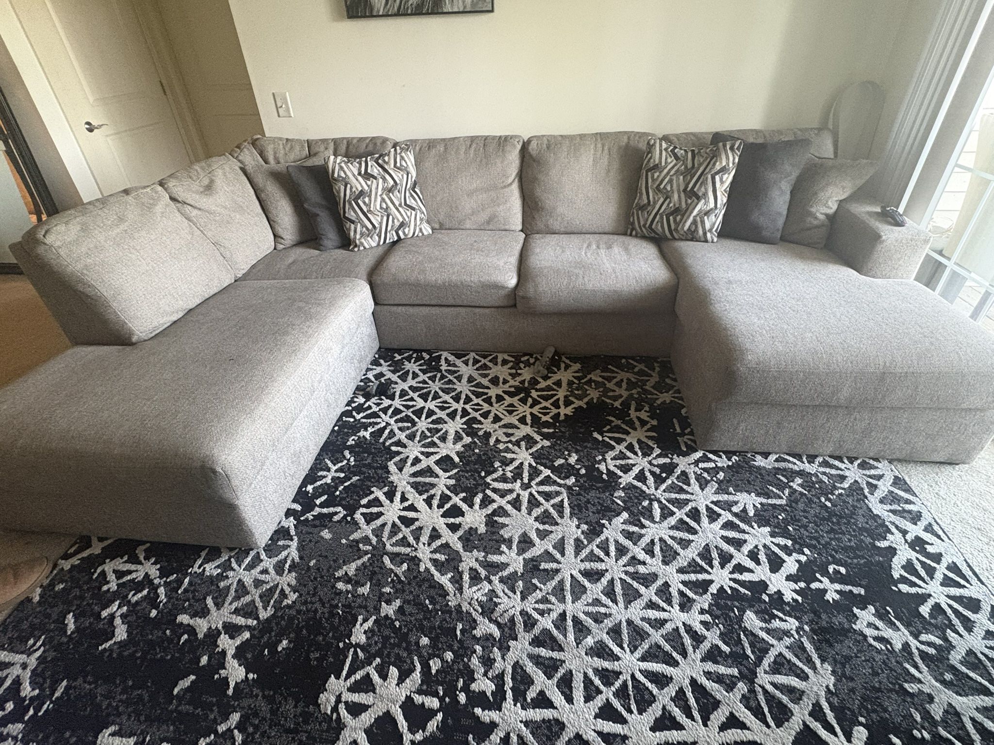 Modern U-Shaped Sectional Couch – Spacious & Comfortable