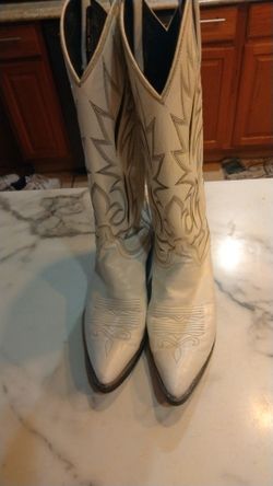 Kids cowboy boots size 6