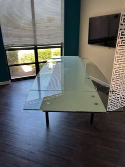 Miniforms Glass Extendable Dining Table – Telescopic Design