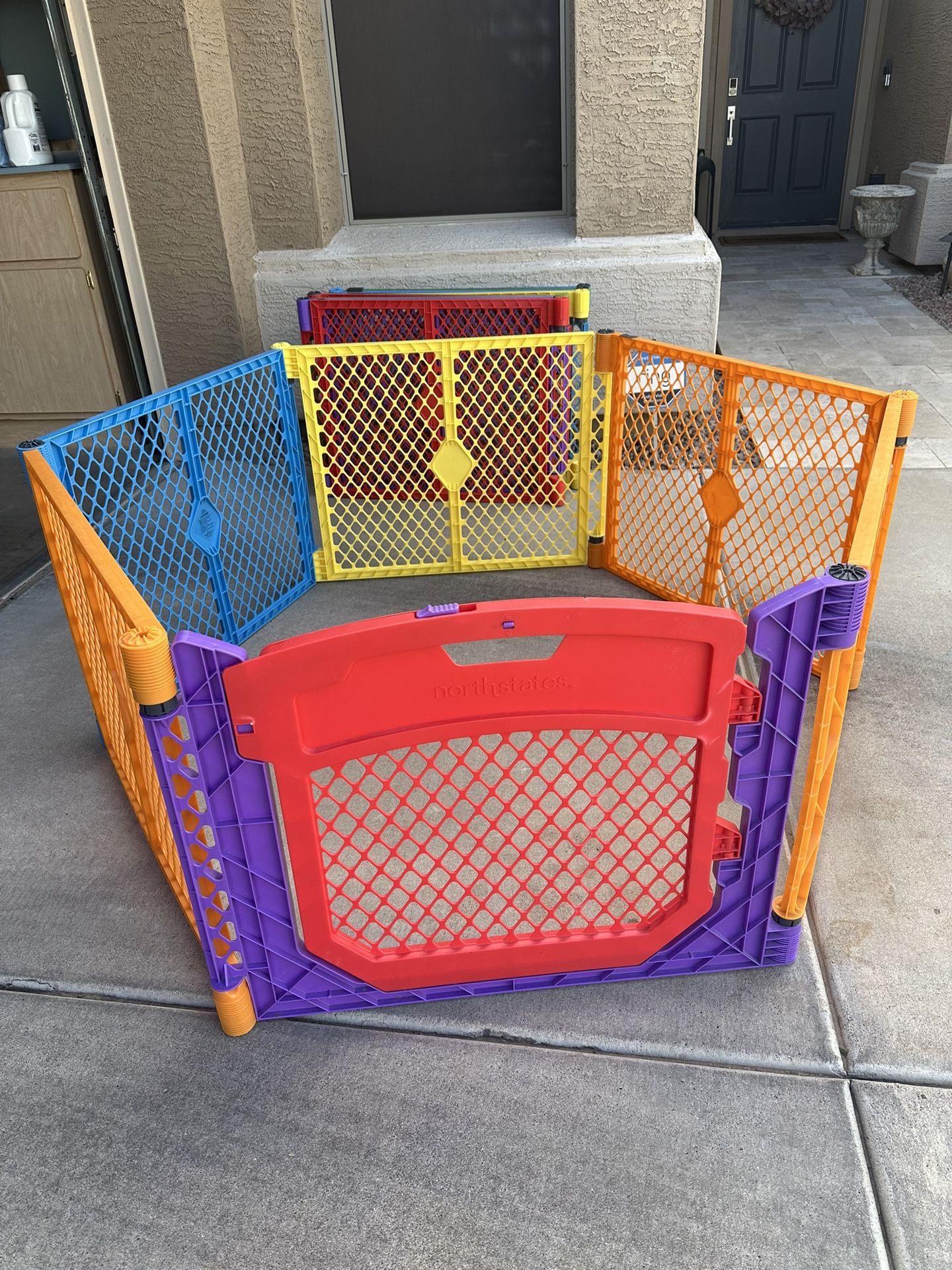 Expandable Playpen / Gate