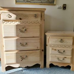 Exquisitely designed ivory-colored girl's dresser & nightstand set, in very good condition.