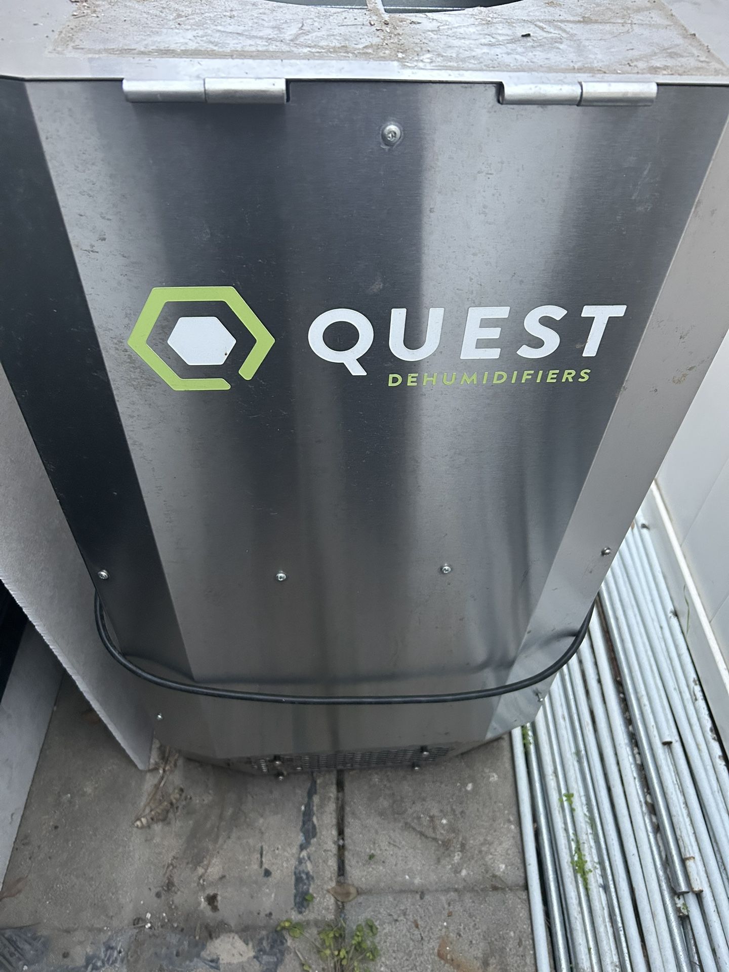 QUEST DEHUMIDIFIER 