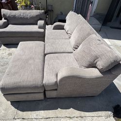 Modern 3-Piece Sectional Sofa + Matching Loveseat 