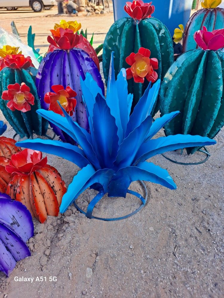 🌺Metal Yard Art 🌵Cactus🌹Ocotillos🐞Wall Art🌴POTTERY 🌺