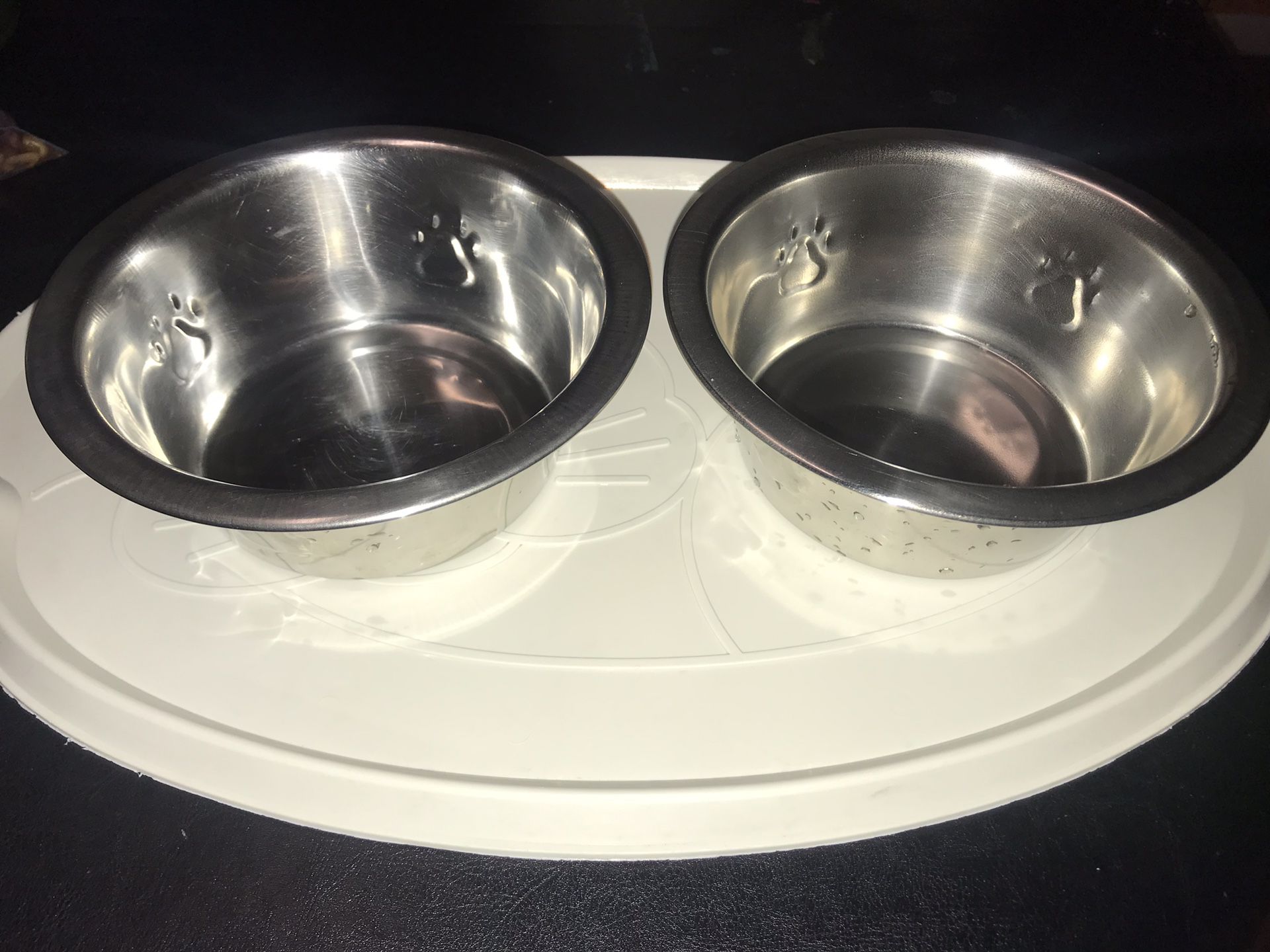 Pet supply bowls & mat