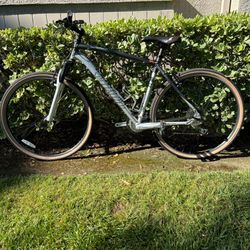 Specialized Crosstrail Hybrid Bike 700x45c Tire Size 53cm Frame Size
