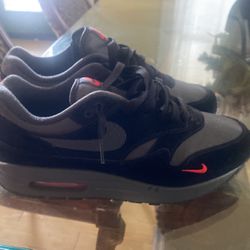 Nike Air Max 1 Slightly Used  Size 9 $50