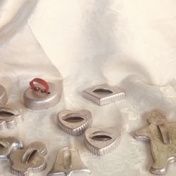 Vintage  Aluminum  Cookie  Cutters 12  Total  In  Excellent Condition 