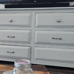 Free gray Dresser