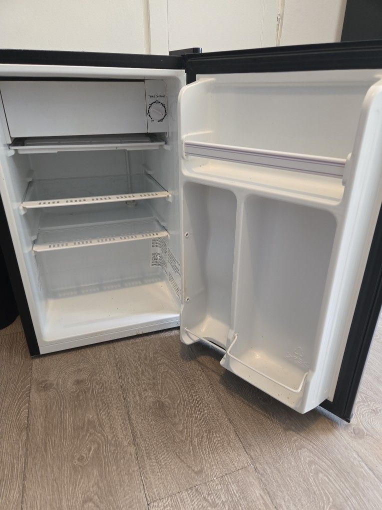 Hisense mini refrigerator