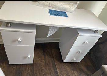 Mesa de manicure (nueva en su caja)