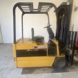 Caterpillar Electric Forklift 36V With Charger