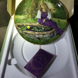 The frog king porcelain plate by Kaiser Like new condition